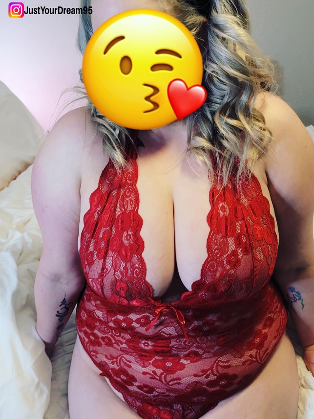 Cute Busty JustYourDream95 Bimbo With Big Tits On Instagram BBW Milf