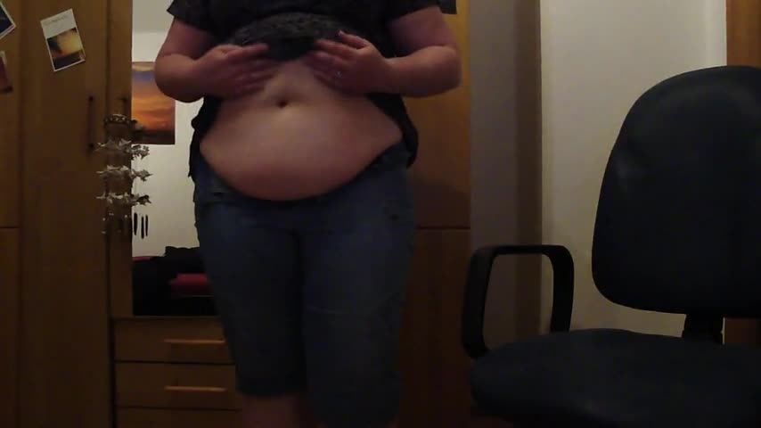My fat belly in a realy thin jeans.flv