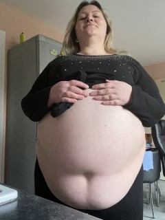 Empty belly! If anyone would like to see my belly stuffed to the max.jpeg