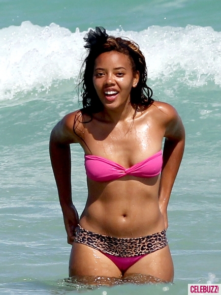 Angela-Simmons-in-a-Bikini-in-South-Beach-435x580.jpg