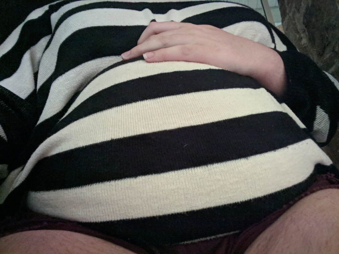 166686086558 sneaking some belly pics at work agai.jpg