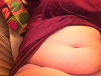 142859307034 i think my belly looks cute in this