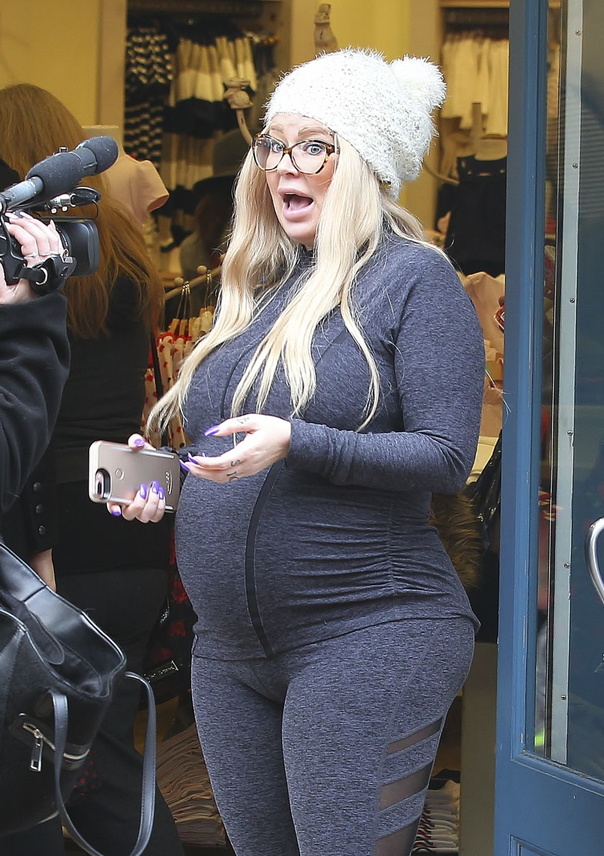 jenna-jameson-out-shoping-in-los-angeles-12-21-2016_4.jpg