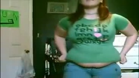 Hot mallu aunty in bed wearing green shirt and dancing belly hot vdo