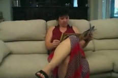 Sexy Mom became nasty watching the books