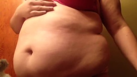Post-dinner belly bloat display