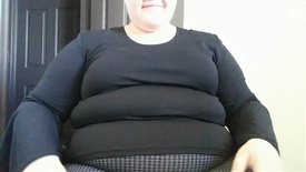 2018-06-11 BBW belly play at work (post-lunch)