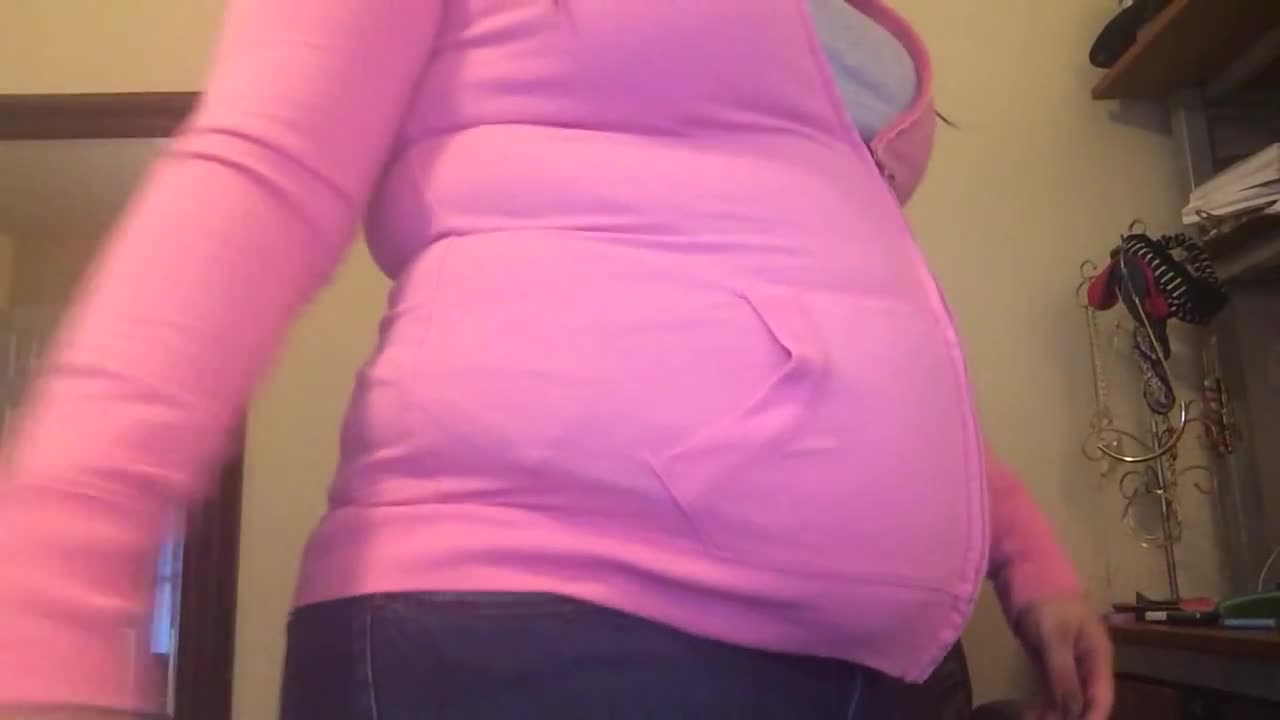 BBW getting too fat for clothes.